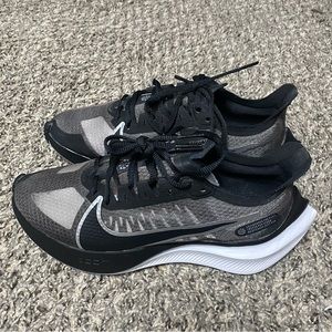 Women’s Nike zoom gravity size 7